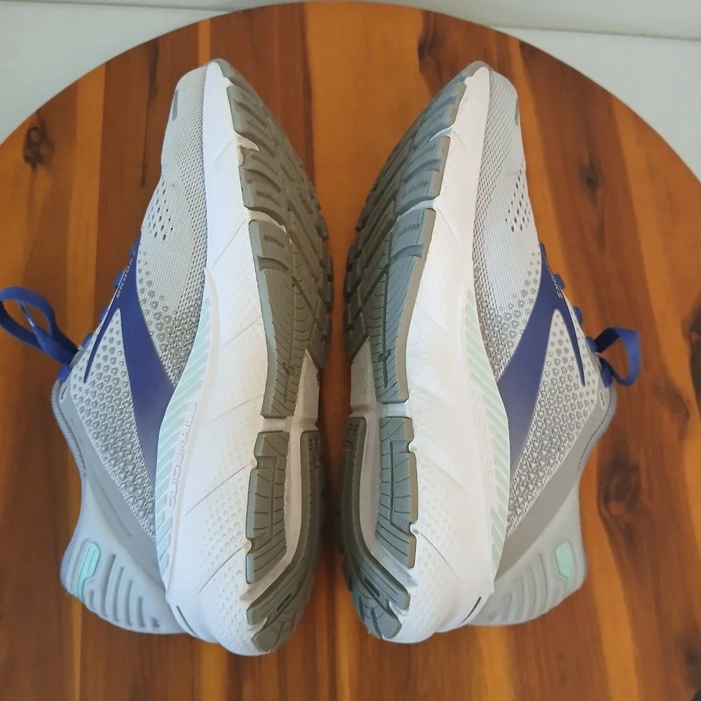 Brooks Adrenaline GTS 22 Women 7 Grey Blue Running Shoes Sneakers 1203531B045